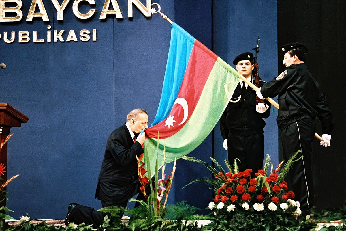 1993-cü il 3 oktyabr tarixində ümummilli lider Heydər Əliyev Azərbaycan Respublikasının Prezidenti seçildi