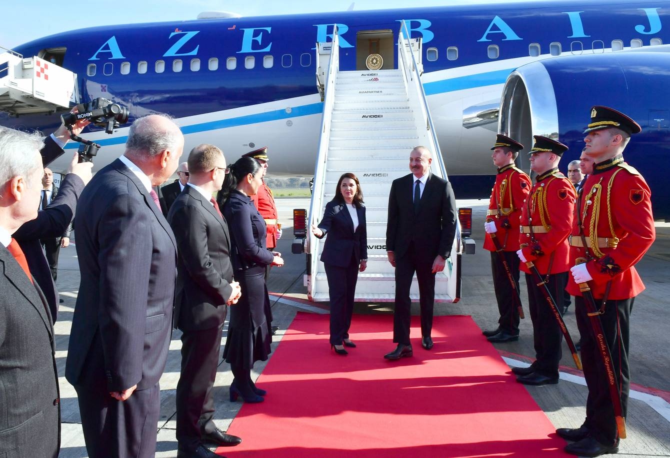 Prezident İlham Əliyev 15 noyabr tarixində Albaniyada rəsmi səfəri zamanı mətbuata bəyanatla çıxış edib