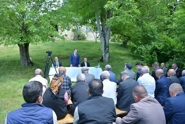 Keçməddin kəndində səyyar qəbul: Sakinlərin müraciətləri yerində dinlənildi