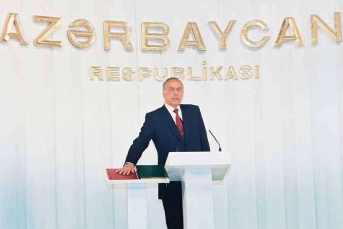 1993-cü il, 3 oktyabr: Ulu öndər Heydər Əliyevin Prezident seçilməsi ilə Azərbaycan tarixinin yeni mərhələsi başlandı