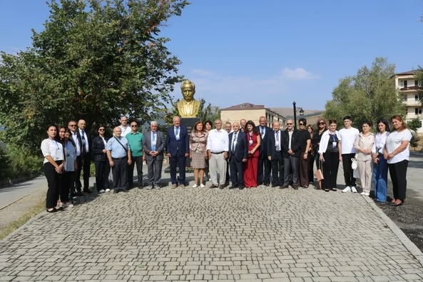 Şamaxıda ulduzlara açılan pəncərə: astronomiyanın aktual problemləri müzakirə olundu
