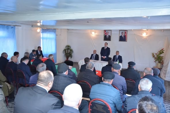 Şamaxının Qaravəlli kəndində vətəndaşlarla səyyar qəbul keçirilib