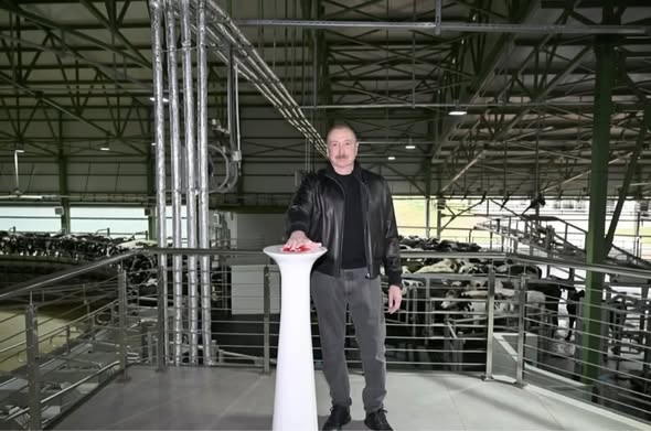 Azərbaycan Respublikasının Prezidenti İlham Əliyev martın 23-də Şamaxı rayonunda “Şirvan Aqro” heyvandarlıq kompleksinin açılışında iştirak edib.