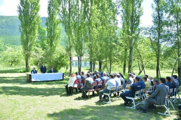 Şamaxı RİH başçısı Sis kənd sakinləri ilə səyyar qəbul keçirib, əsas müraciətlər kənddaxili yollarla bağlı olub