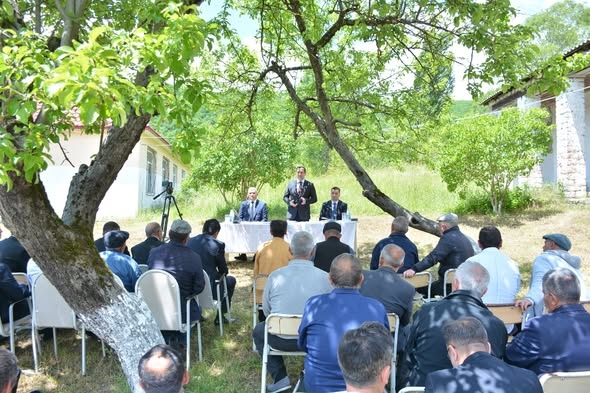 Şamaxı RİH başçısı Qaleybuğurd kəndində səyyar qəbul keçirib