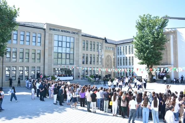Şamaxı rayonunun ümumtəhsil məktəblərində “Son zəng” tədbirləri keçirilib.