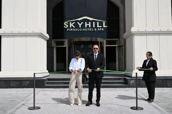 Azərbaycan Respublikasının Prezidenti İlham Əliyev və birinci xanım Mehriban Əliyeva sentyabrın 17-də Şamaxıda “Sky Hill” Pirqulu hotelinin açılışında iştirak ediblər.